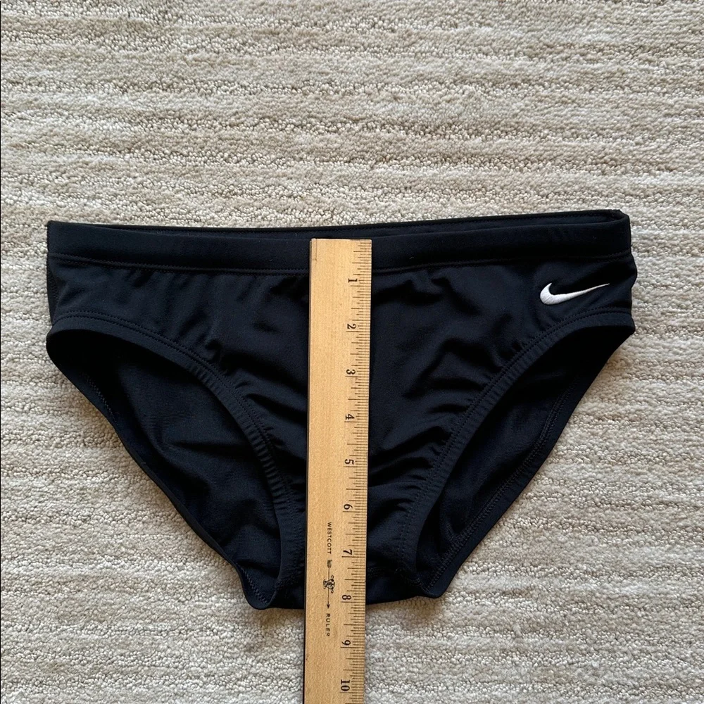 Like New Nike Swim HydraStrong Essential Black Men's Swim Brief Size Medium 30”